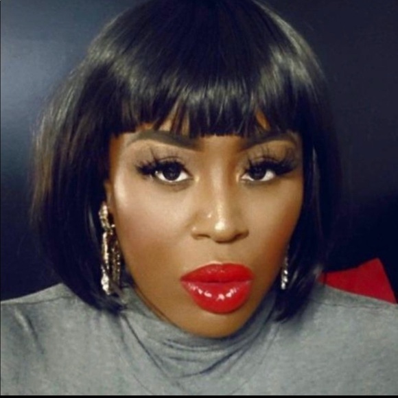 𝅺short black bob wig with bangs - Picture 5 of 6